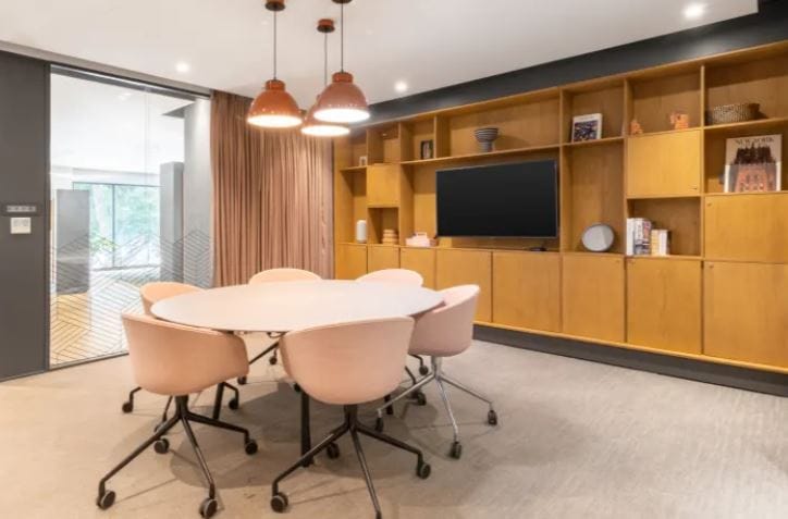 IWG (Regus) - 2666 2nd Ring South Road, 25022 - Jinan image 3