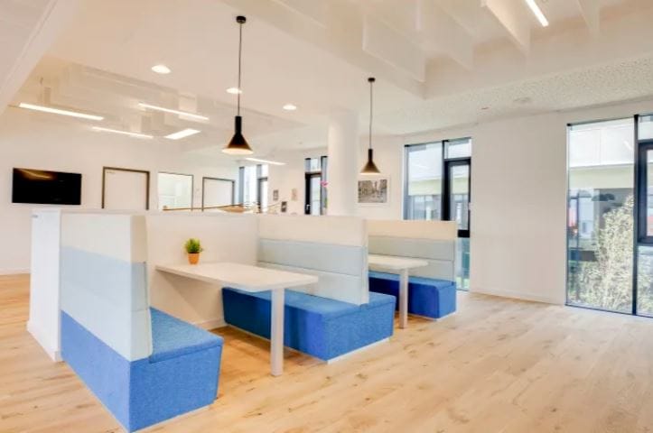 IWG (Regus) - 2666 2nd Ring South Road, 25022 - Jinan image 4