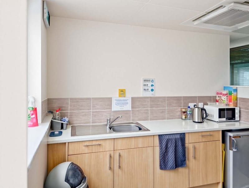 IWG (HQ) - Castle Court - 1 Castle Street, PO16 - Farehamn image 6