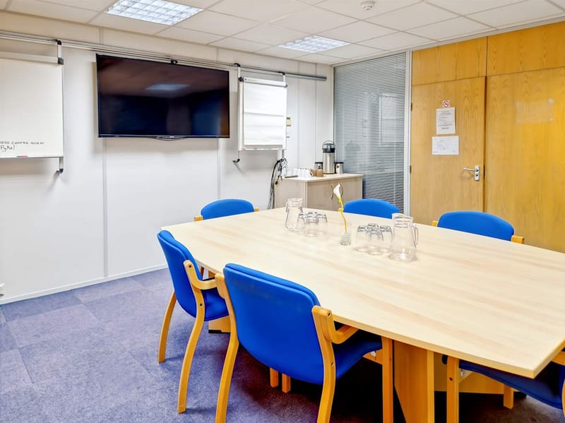 IWG (HQ) - Castle Court - 1 Castle Street, PO16 - Farehamn image 9