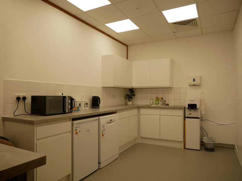 Cubix (Managed 150 - 614 sqft) - 5 Oaks Court - Warwick Road, WD6 1GS - Borehamwood image 6