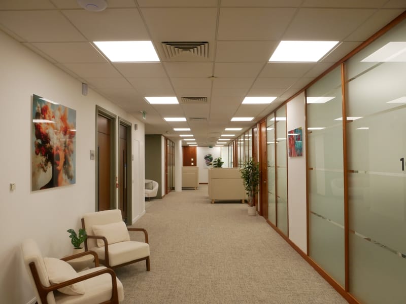 Cubix (Managed 150 - 614 sqft) - 5 Oaks Court - Warwick Road, WD6 1GS - Borehamwood image 4