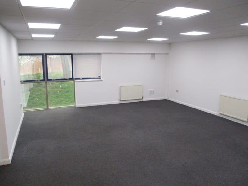 Safestore (Managed 115 - 600 sqft) - Dukes Park Industrial Estate - 17-19 Richmond Rd, CM2 - Chelmsford image 2