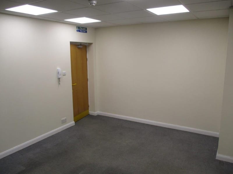 Safestore (Managed 115 - 600 sqft) - Dukes Park Industrial Estate - 17-19 Richmond Rd, CM2 - Chelmsford image 8