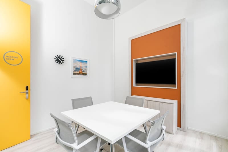Regus - Vasileos Irakleiou 53 & Karolou Ntil image 8