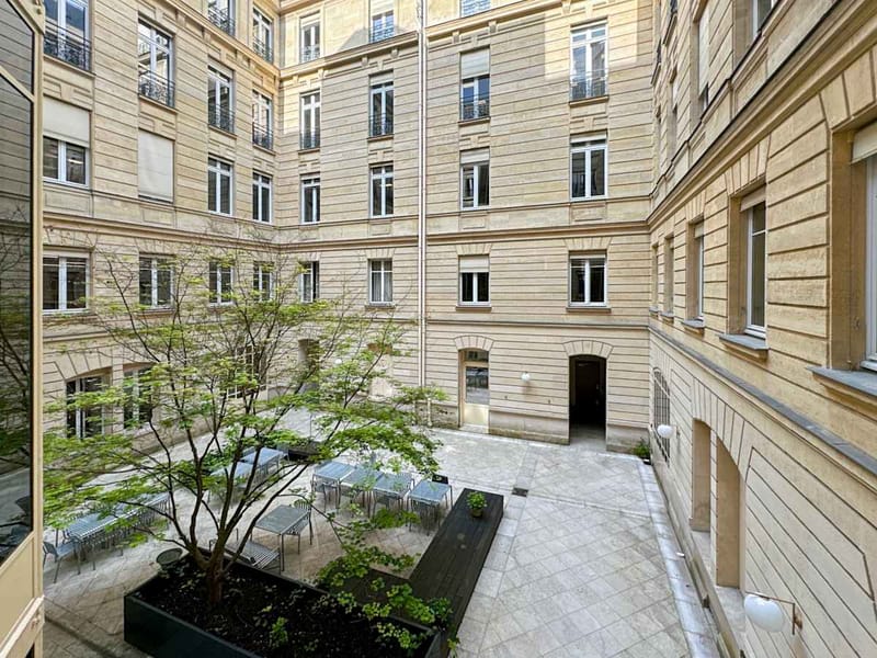 Signature - 32-34 Avenue Kleber image 11