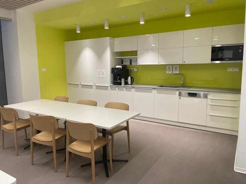 Regus - Galvaniho 15/A image 6
