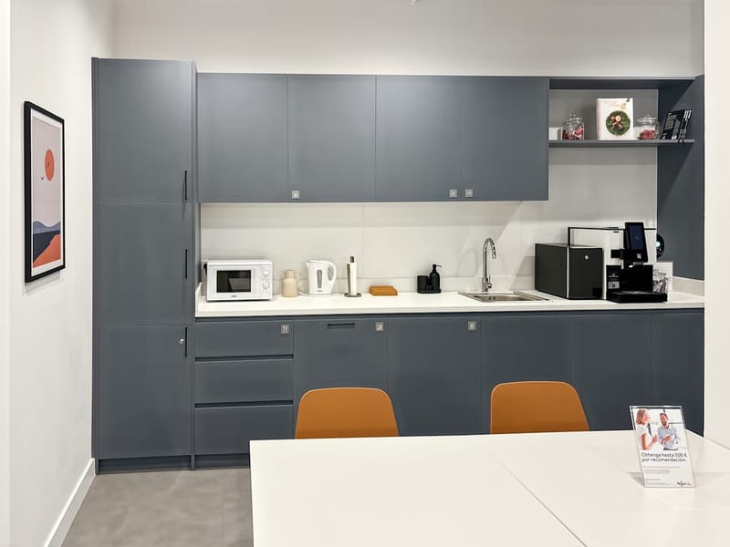 Regus - Calle Al Mutamid 6,Edificio Vega 1 image 6