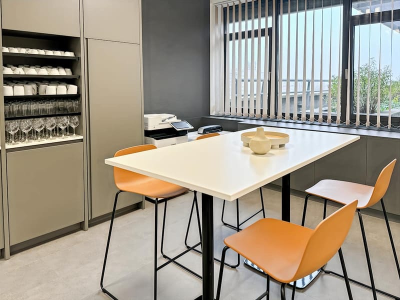 Regus - KÖKI Terminál, Vak Bottyán u. 75/A-C, Epulet,3rd Floor image 11