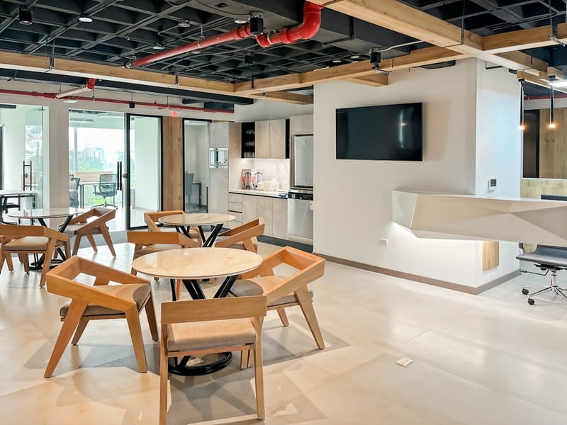 Regus - Av Eloy Alfaro E6-24,y Calle Francisco Andrade Marin image 5