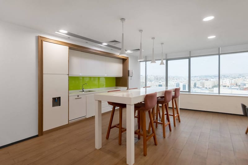 Regus - Queen Zain Al Sharaf Rd،,5th Floor image 6