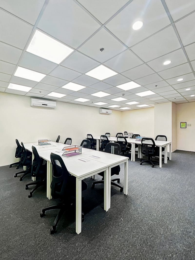 Regus - Lot 1A,Alabang-Zapote rd. corner Marcos Alvarez Ave.,Talon Uno Colours Center image 18
