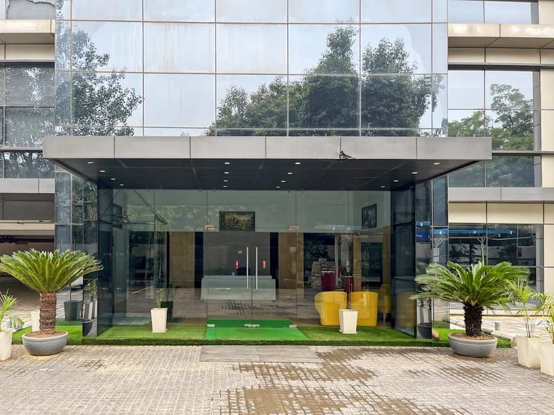 Regus - 5th Floor Tech Garden,Plot No.4 Sector-35, Udyog Vihar-VII image 13