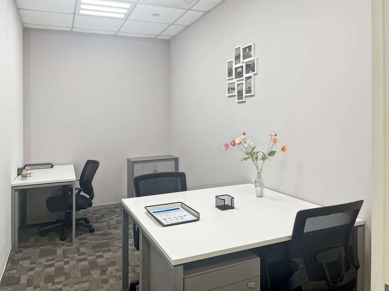 Regus - 28/F, Huaihai Plaza,No. 1045 Middle Huihai Road,Xuhui District image 8