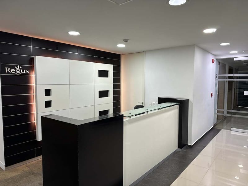 Regus - Torre Proteccion, Cra 43 a #1-50,Torre 1, 06th Floor, oficina 652 image 12