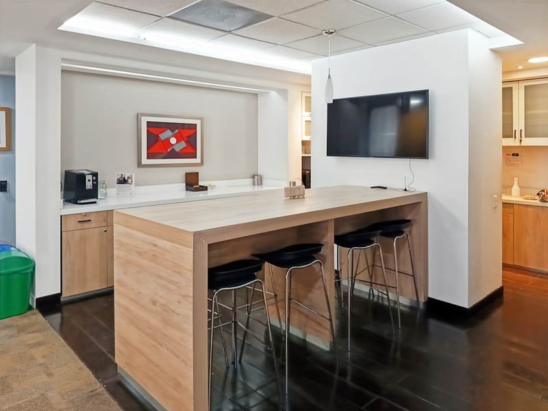 Regus - Torre Proteccion, Cra 43 a #1-50,Torre 1, 06th Floor, oficina 652 image 6