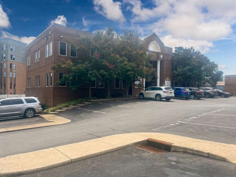 Hq - 2303 W Morehead image 11