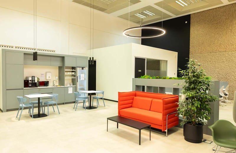 Regus - C. de Juan Ignacio Luca de Tena, 1,San Blas-Canillejas image 6