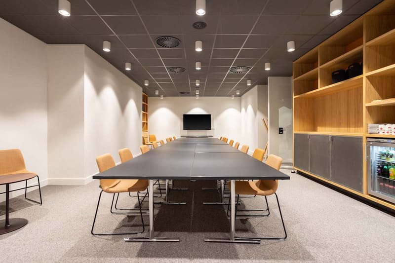 Spaces - Terminal 1,Evert van de Beekstraat 202 image 3