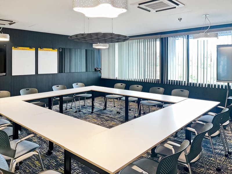Regus - 750 N Palm Canyon Dr image 3