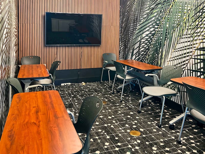 Regus - 750 N Palm Canyon Dr image 4