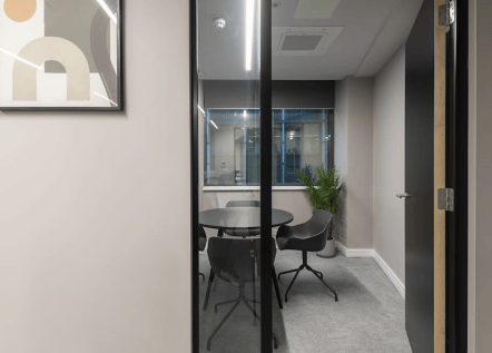 Newton Perkins (513 - 1,167 sqft) - 141 Fenchurch Street, EC3M - Monument image 3