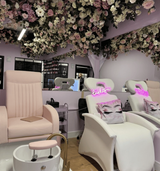 WOW Beauty - 8 Aerodrome Rd, NW9 - Colindale image 3