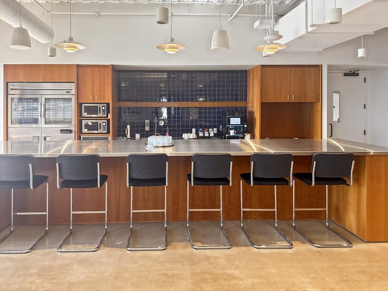 Spaces - 211 N Broadway - One Metropolitan Square image 6