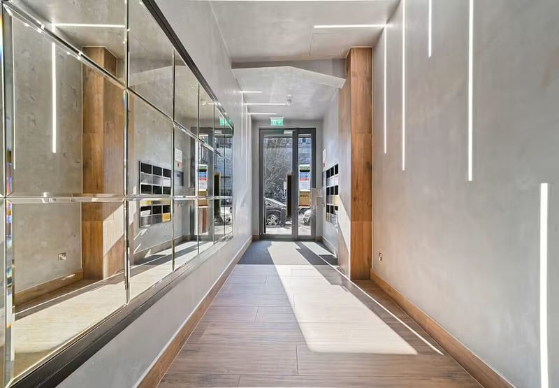 BASE (Managed 1,455 Sqft) - 4 Golden Square, W1F 9HT - Soho image 6