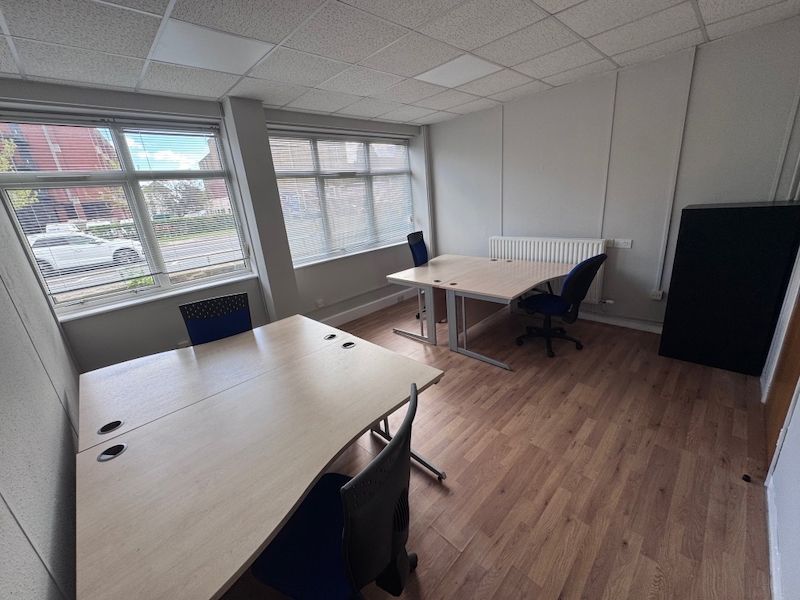 Bizniz Point - Grid House - Crown Quay Lane, ME10 3HZ - Sittingbourne image 2