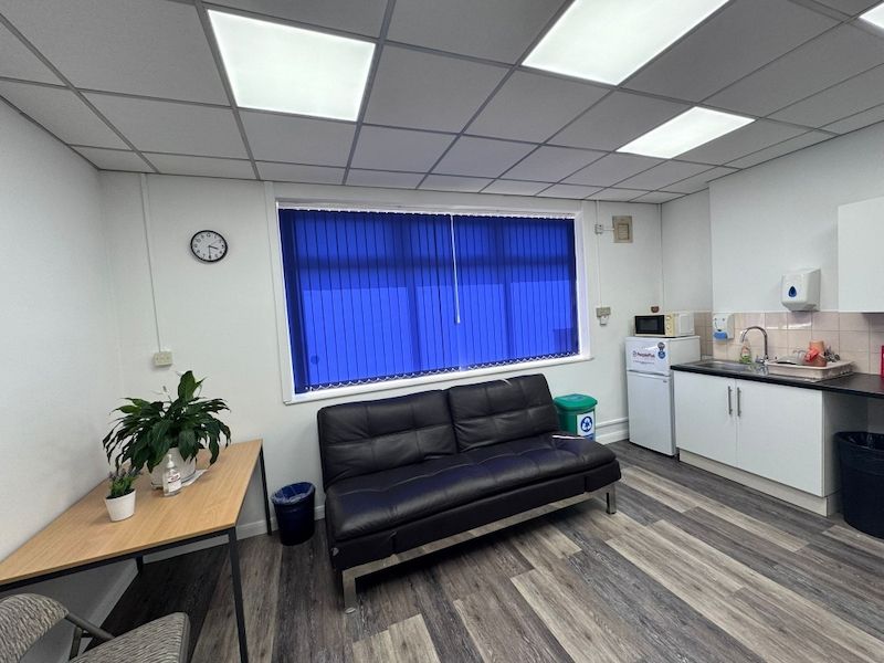 Bizniz Point - Grid House - Crown Quay Lane, ME10 3HZ - Sittingbourne image 3