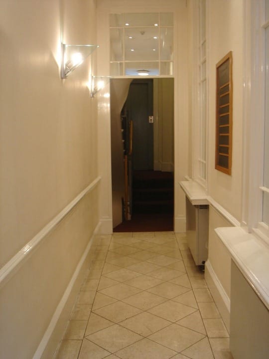 F. Baroukh 1988 Personal Settlement 107 - 109 Gloucester Road, SW7 - South Kensington image 2