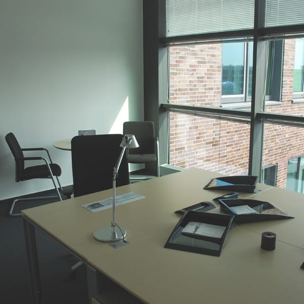 Plug and Work (Regus) - Hanauer Landstrasse - Frankfurt image 5