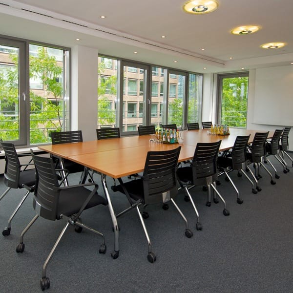 Plug and Work (Regus) - Wohlerstrasse - Frankfurt image 6