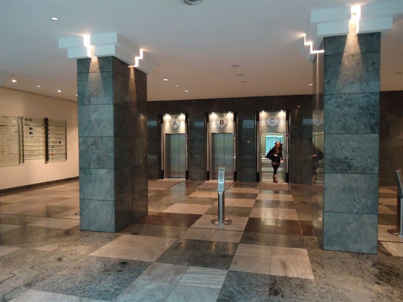 Plug and Work (Regus) - Königsallee - Düsseldorf image 6