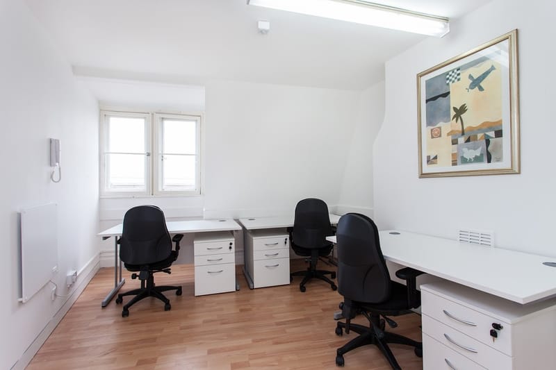 London and Hampstead Serviced Offices Limited - 1 Golders Green Road, NW11 - Golders Green image 2