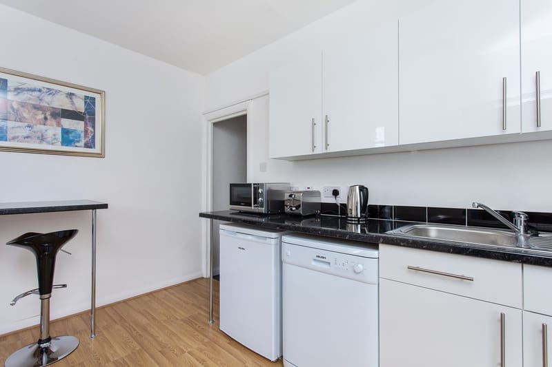 London and Hampstead Serviced Offices Limited - 1 Golders Green Road, NW11 - Golders Green image 5