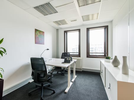 Regus - 65 Rue des trois fontanot - Nanterre - Ile-de-France image 3