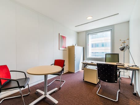Regus - 9 / 11 Allée de l'Arche - La Défense Tour Egée -Courbevoie Cedex - Paris image 4