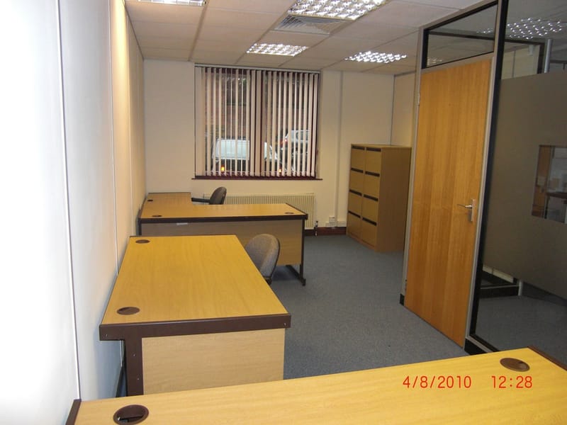 Omega House - Bellfield Rd West, HP13 - High Wycombe image 4