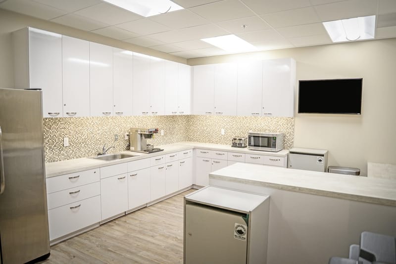Premier Workspaces - CCC - Calabasas - CA - 26565 West Agoura Road image 4