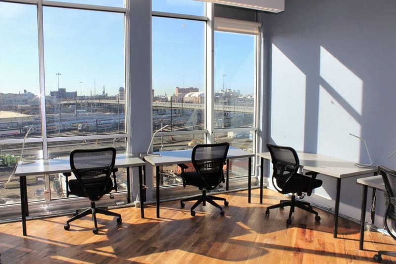 Green Desk - 34-18 Northern Boulevard, 11101 - Brooklyn, NY image 3