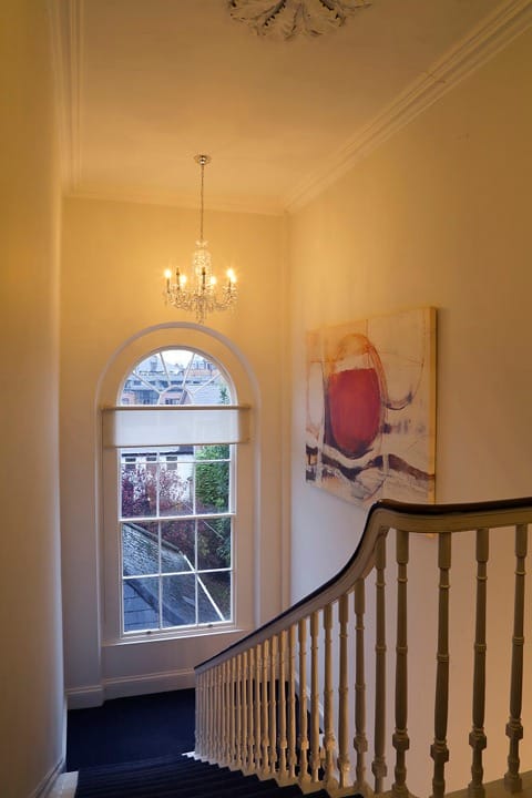 Pembroke Hall - 17 Mount Street Upper - Dublin image 2