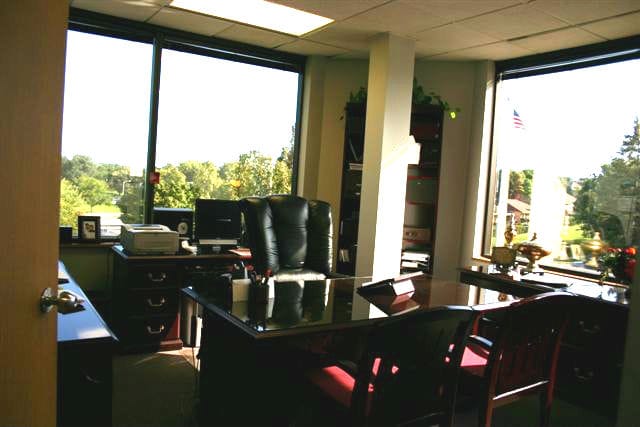 Execu-Suites - Shamrock Plaza - Omaha image 5
