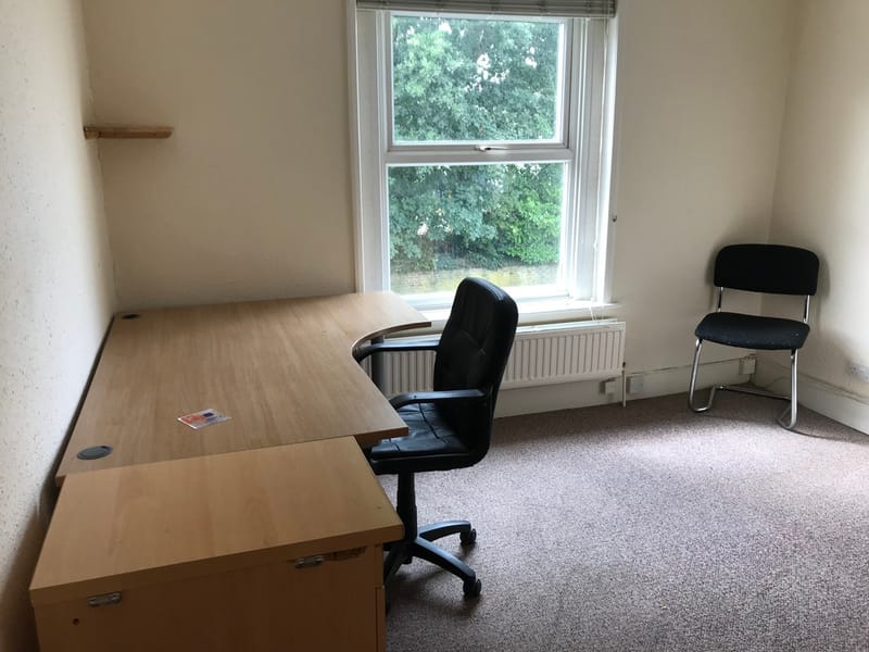 Coltwood House - Tongham Road - Runfold, GU10 - Farnham image 4