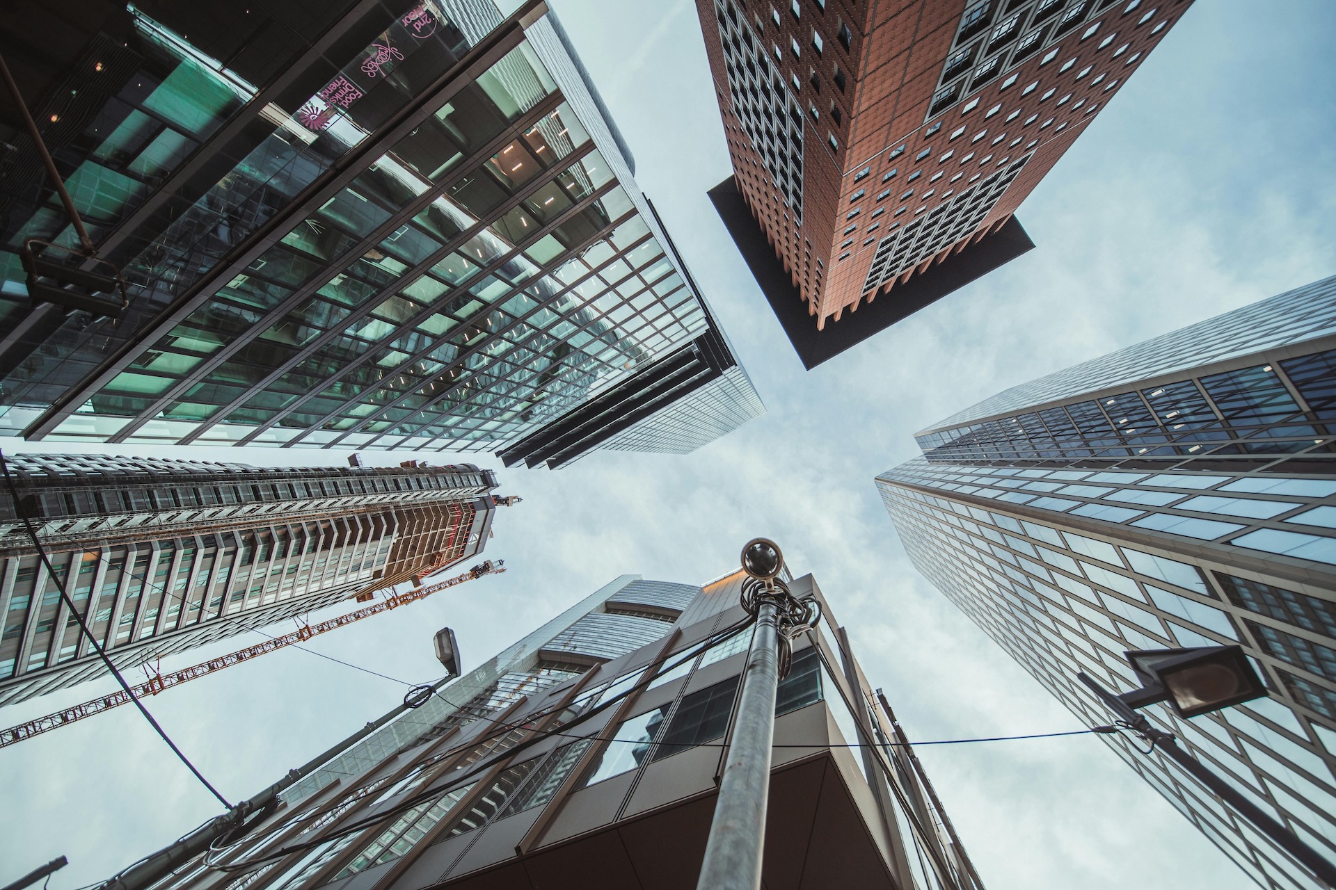 The Ultimate Guide: Serviced vs. Managed vs. Traditional Leased Office Space