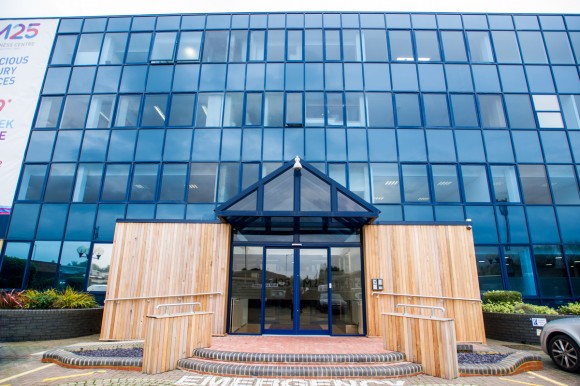 BLAKE_EZRA_M25_BUSINESS_CENTRE_12
